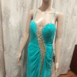 Gown simple elegant, size Small.