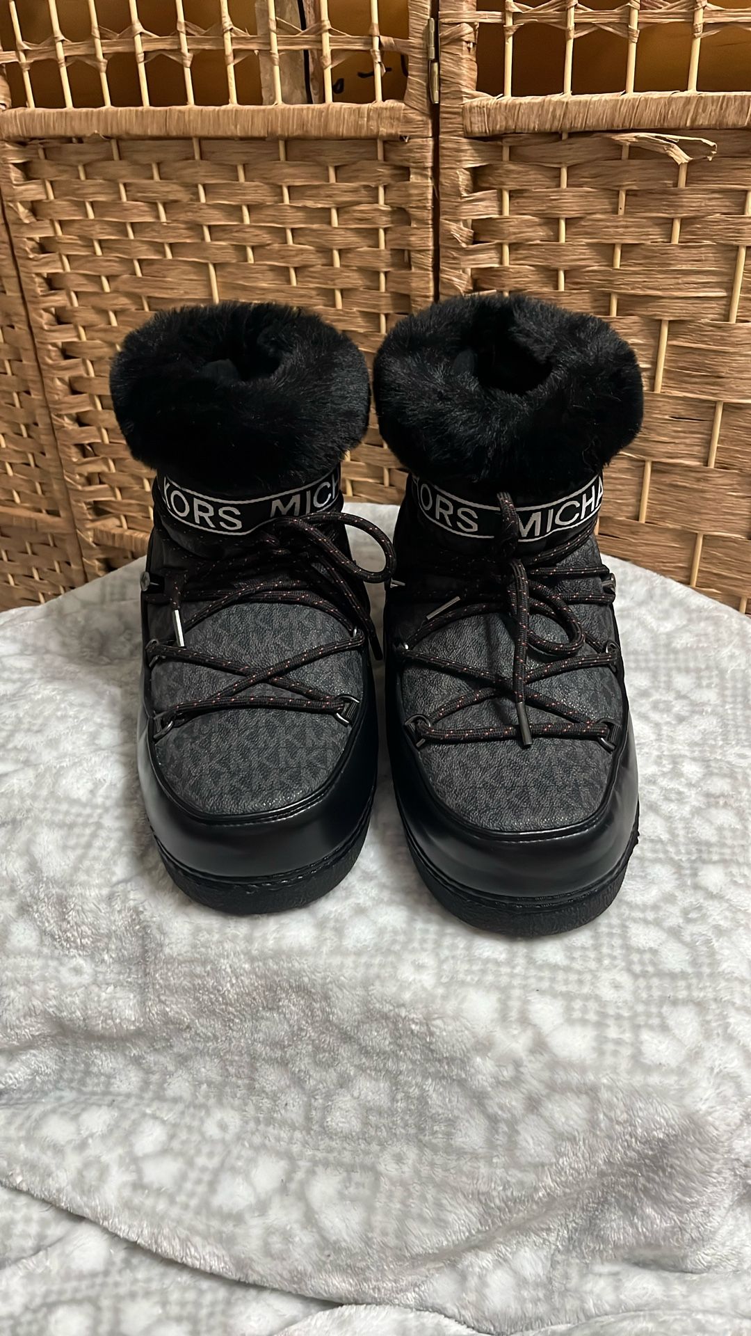 MK Zelda Snow Boots