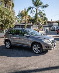 2011 Volkswagen Tiguan SE 2.0T