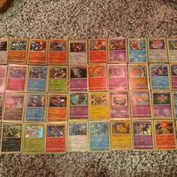 Pokémon Cards (40)