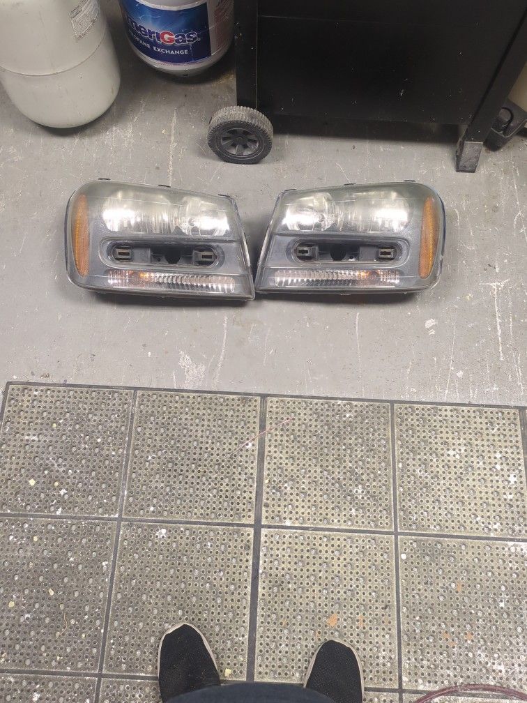 Head Lights For 2006 Chevy Trailblazer