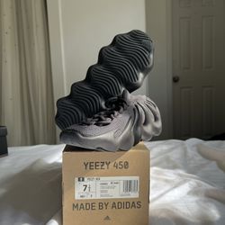 🔥For Sale: Yeezy 450🔥
