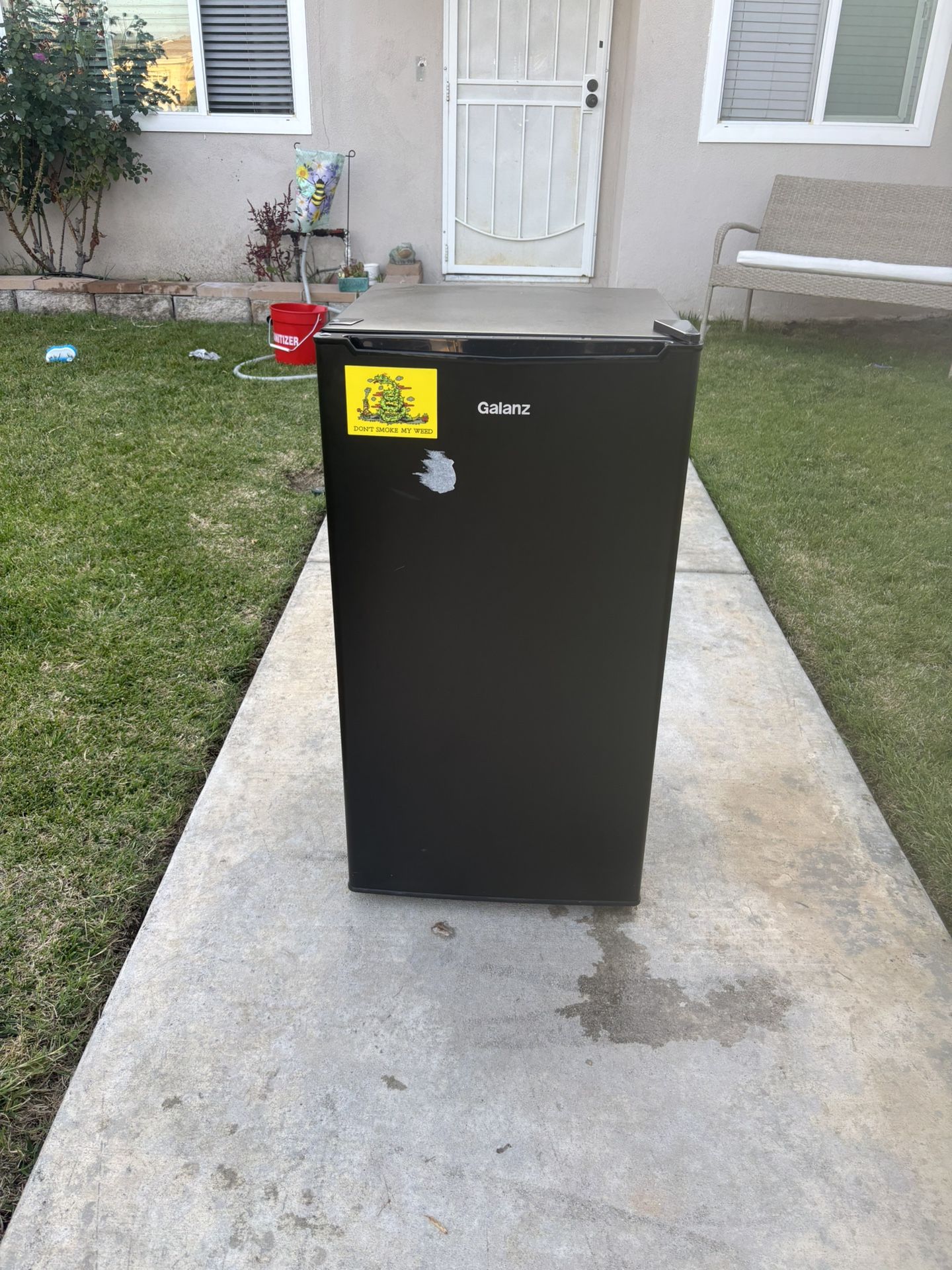Galanz Mini Fridge