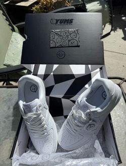 NEW YUMS Sugar Men White Sneakers Men’s Size 8 Womens 9 1/2 NIB