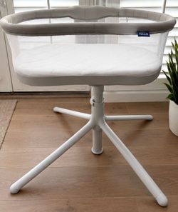 HALO Bassinest Swivel Sleeper + Mattress & Breathable Cover