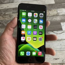 iPhone 7 Plus W/Charger 