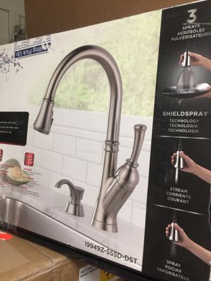 New Delta Savile Stainless 1 Handle Deck Mount Pull Down