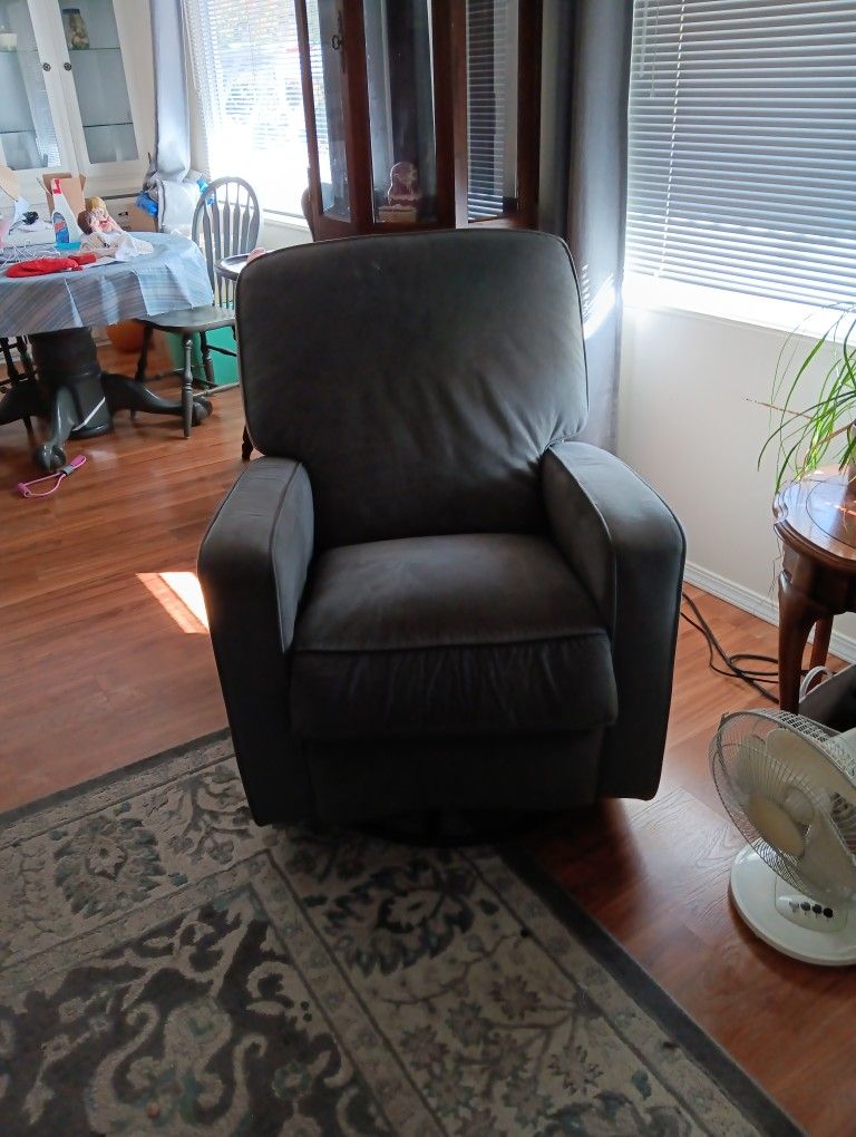 Swivel Rocker Recliner