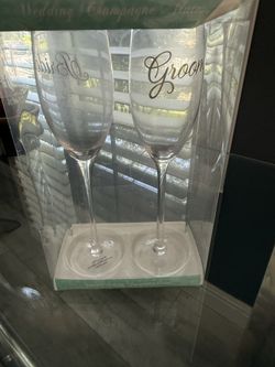 Bride & Groom Champagne Glass Set – New in Box