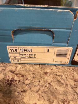 MensBauer ice skates size 11