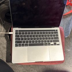 MacBook Pro M2 
