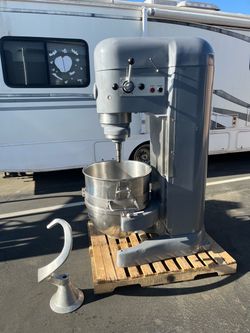 Hobart mixer 140 quart v1401 like new