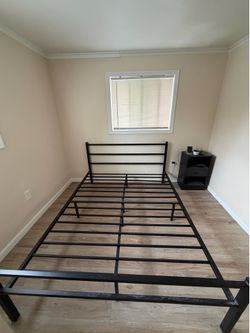 Queen bed frame - Metal