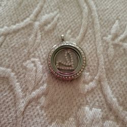 Origami Owl Mdium Silver Locket With Heart Plate