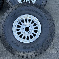 17x9.  KMC. 445.   6x139. TRUE BEADLOCK.  35x12.50R17 TOYO MT