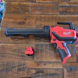 Milwaukee M12 Caulking Gun