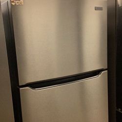Frigidaire Refrigerator Used Top And Bottom