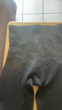 Tengo este chor faja nuevo color negro saiz M