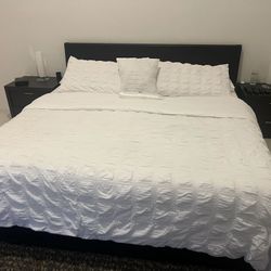 Luxury Calligaris Bed Set + Tempur-Pedic Mattress – Excellent Condition