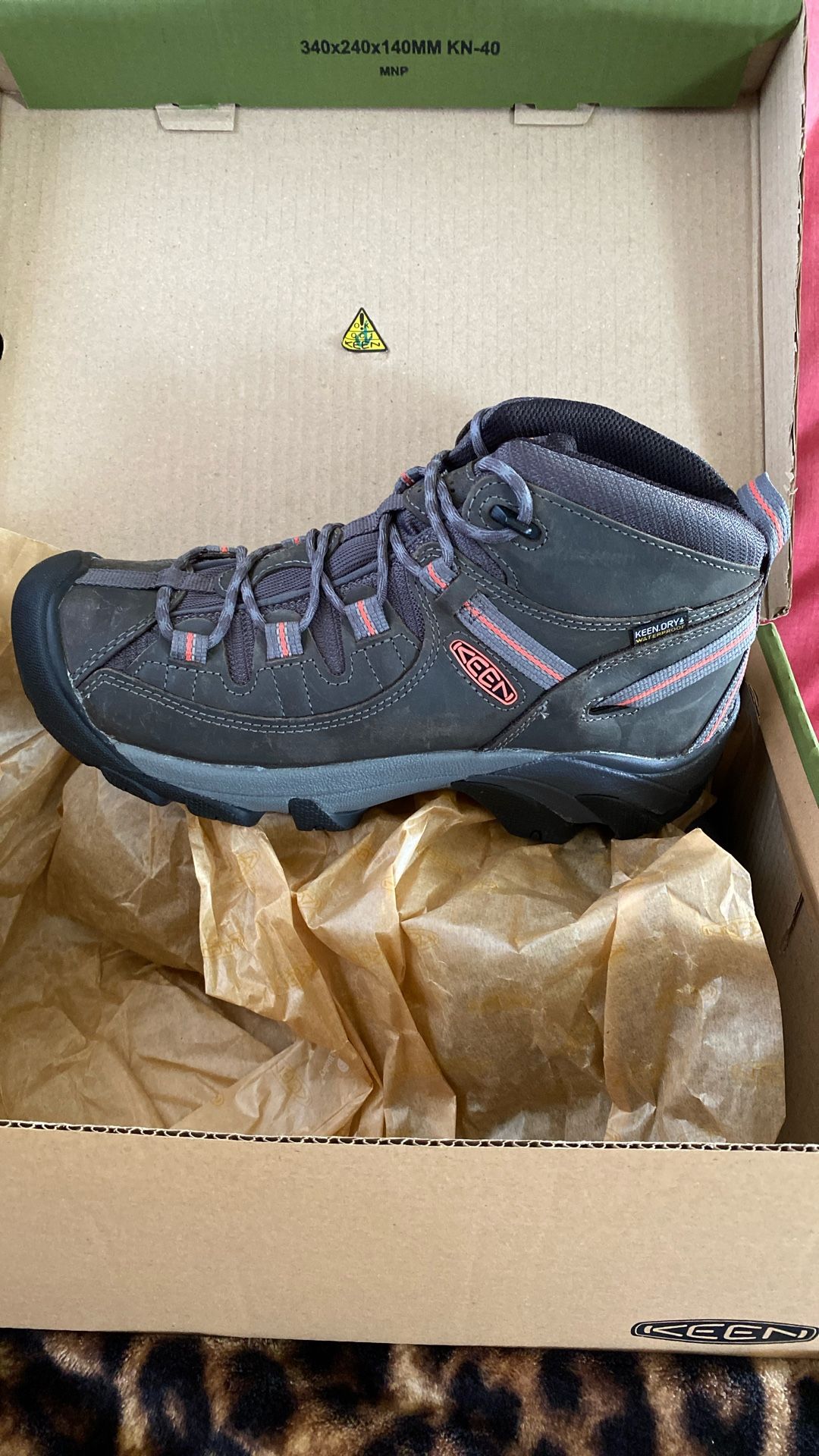 KEEN WOMAN’S TARGHEE II HIKING BOOT