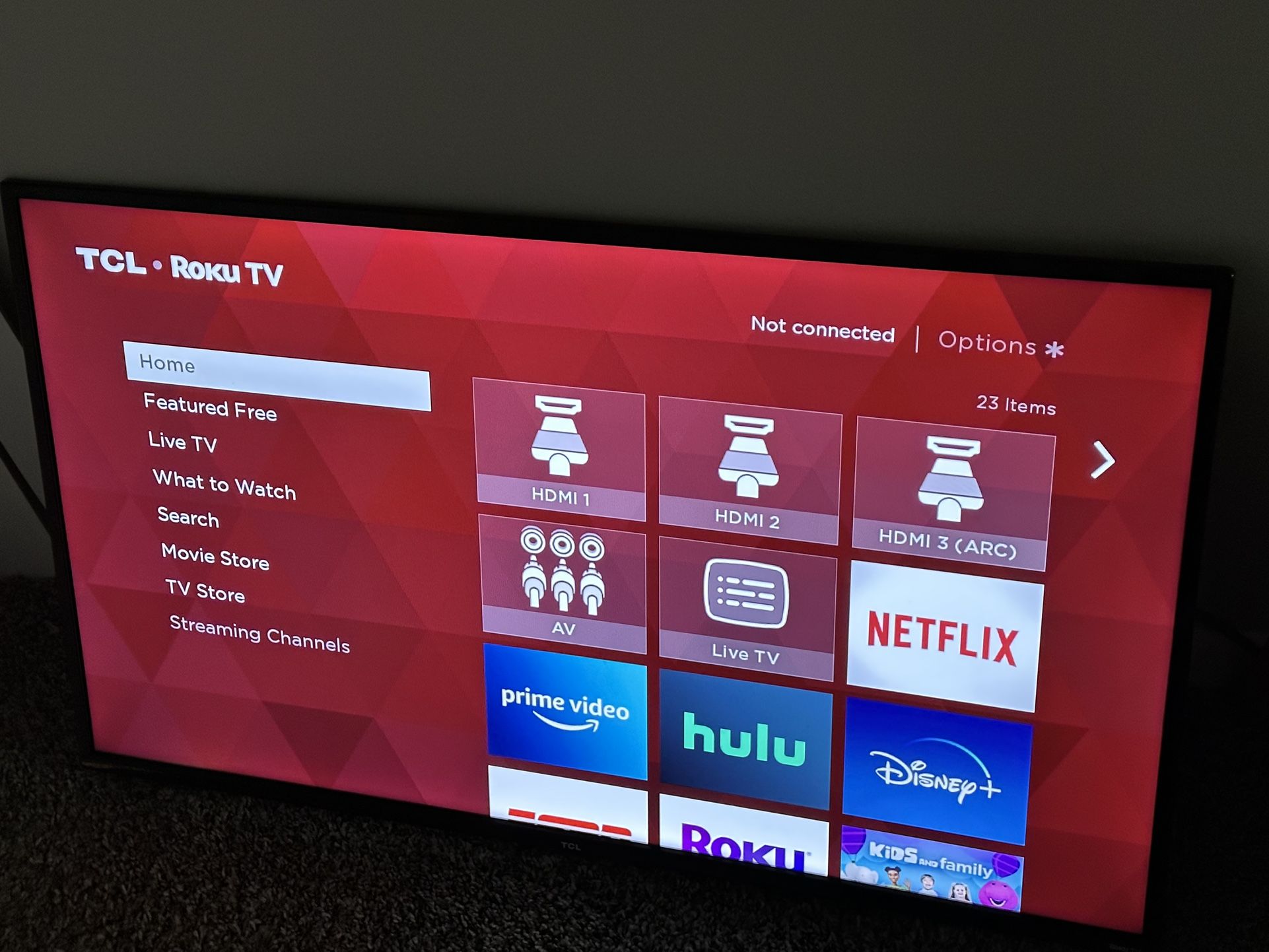 40” TCL ROKU TV & WALL MOUNT