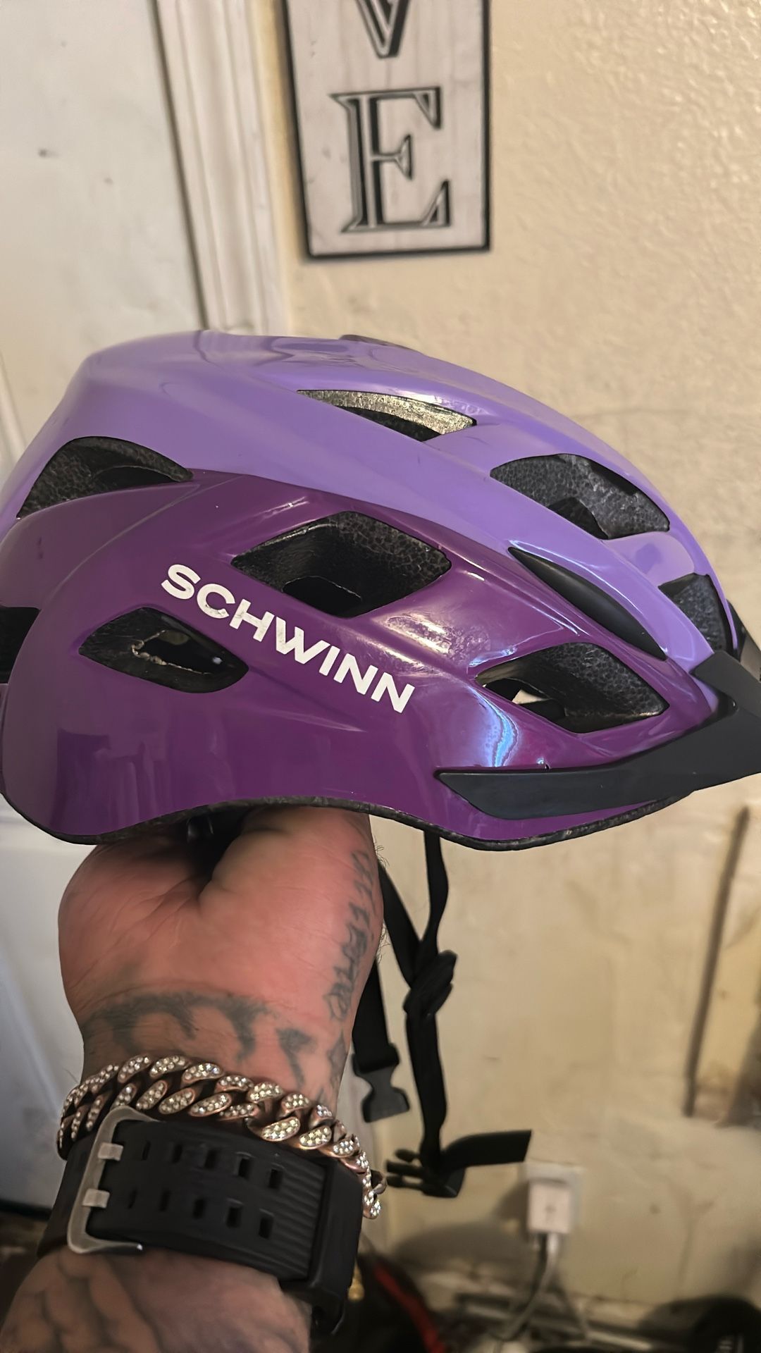 🚴‍♂️ Like-New Schwinn Bike Helmet Only $20! 2. Schwinn Adult Helmet - Great Shape,
