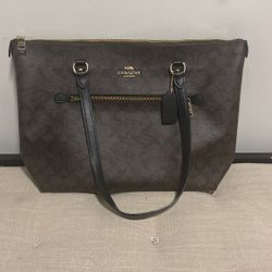 Coach Tote In signature canvas