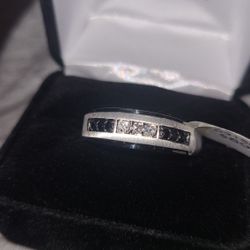 Mens Ring. Brand New Never Worn!!