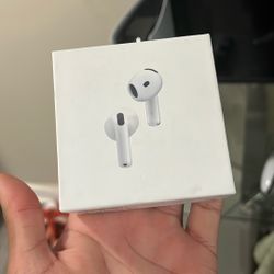 Air Pod 4’s 