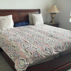 California Size Adjustable Bed With Twin Mattress.