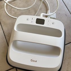 Cricut EasyPress 2 + Heat Mat + Vinyl/Iron-On Bundle (Great Deal)