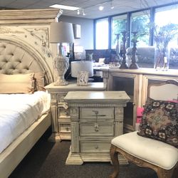 Beautiful Vintage Bedroom Set 