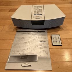 BOSE WAVE RADIO LIKE NEW WITH BOOK AND REMOTE