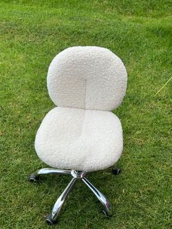 White fluffy vanity chair
