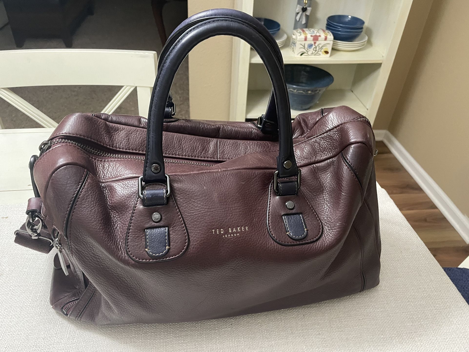 Ted Baker Messenger bag/ great shape/ $ adjustment