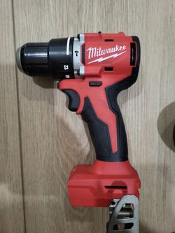 Milwaukee m18 compact 1/2 hammer drill/driver