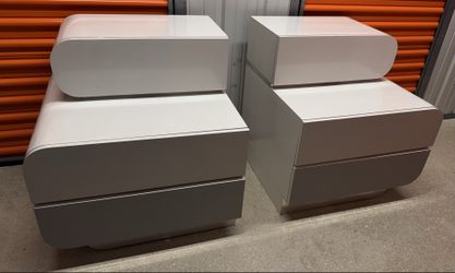 💥Nightstands & Dresser/  Luxury Waterfall – Serious Offers Wanted, Must Be Gone ASAP
