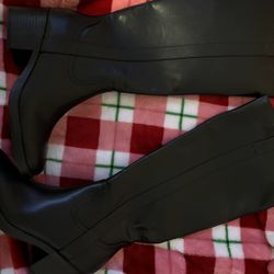 Black Boots 
