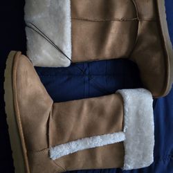 Women's Warm Boots Size 9 New