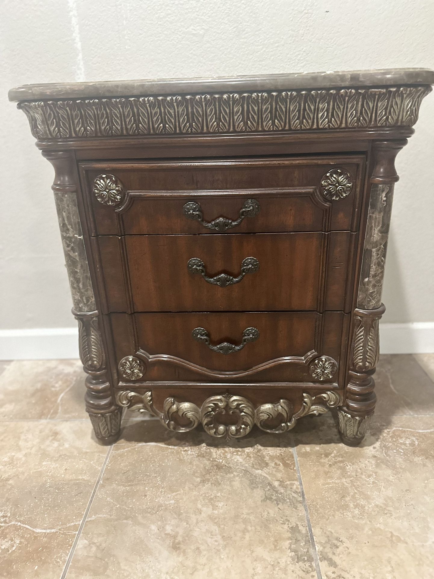 Davis Int’l Bedroom Set