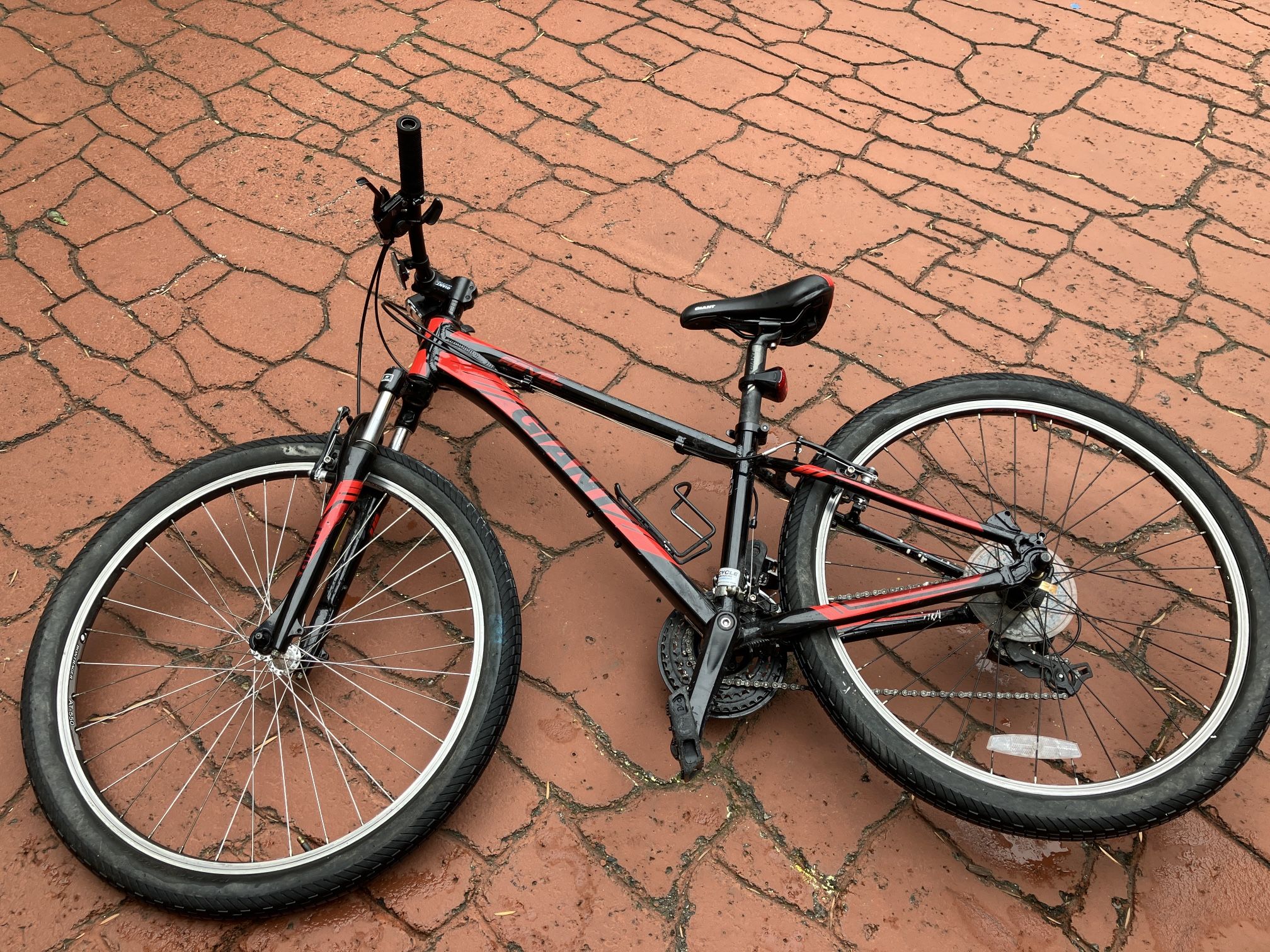 GIANT aluxx 6000 series butted tubing mountain bike