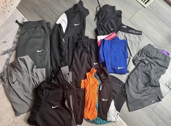 NIKE CLOTHES + FOOTBALL GEAR