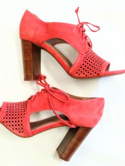 Tahari Coral orange sandal heels Sz 8.5