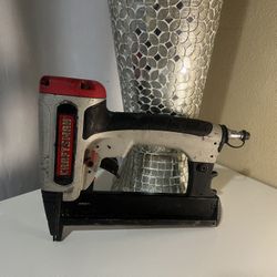 CRAFTSMAN-Crown Stapler