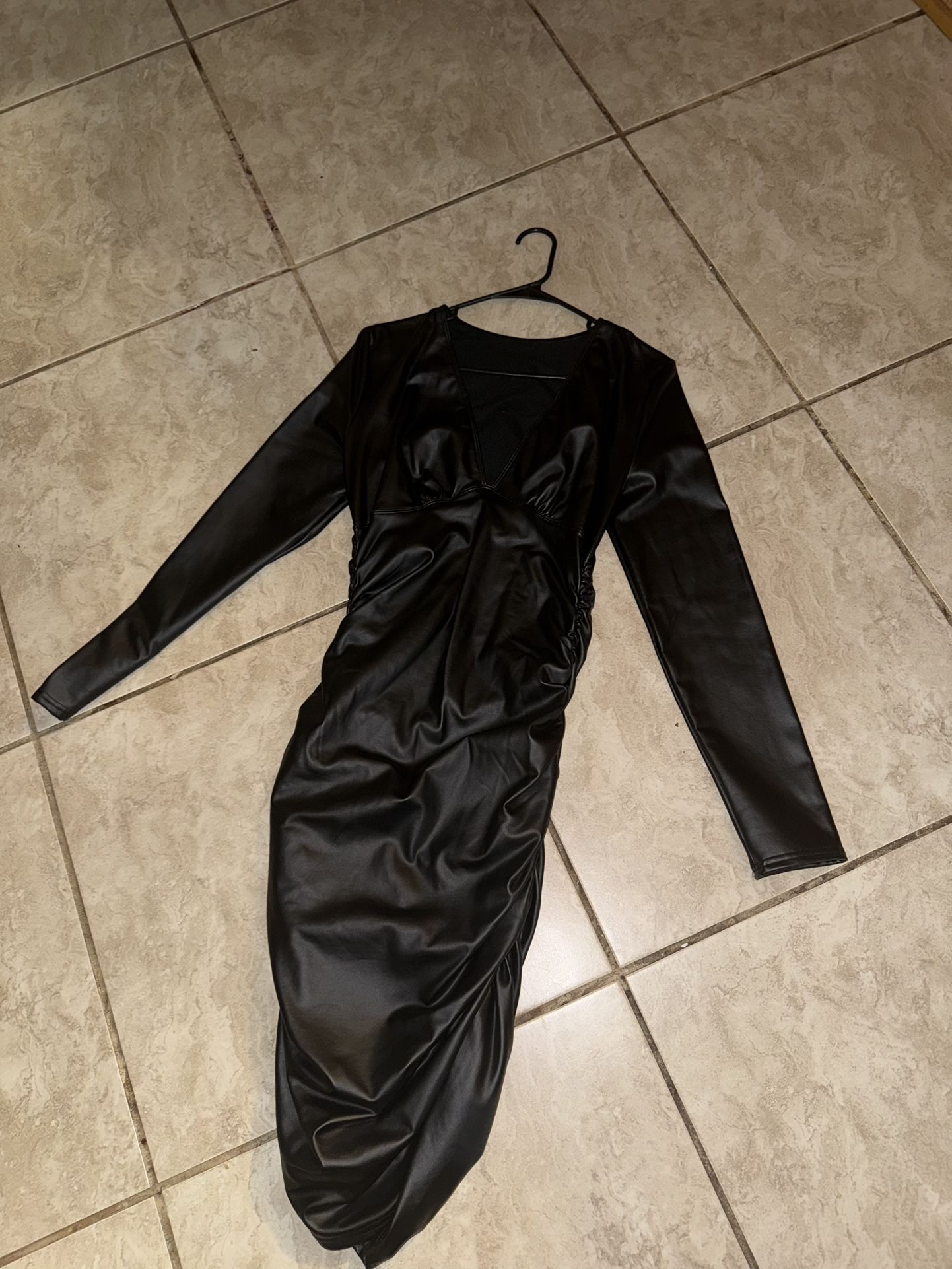 Size L leather dress