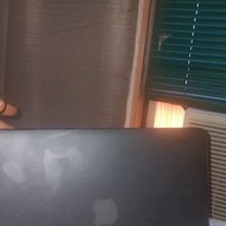 Apple Laptop 