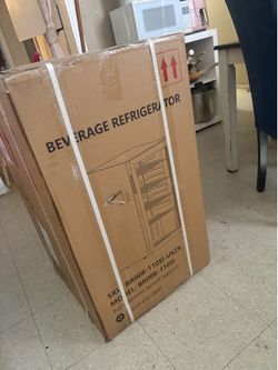 Refrigerator for beverages