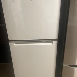 3 Year Old Small Size Refrigerator 