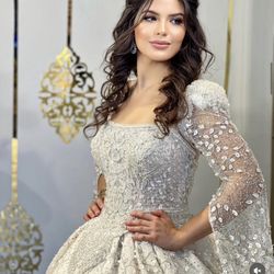 Elegant Dubai-Style bride wedding Dress – Like New
