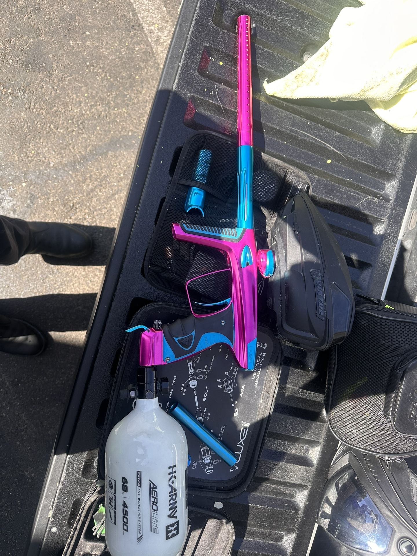 PAINTBALL MARKERS & Gear